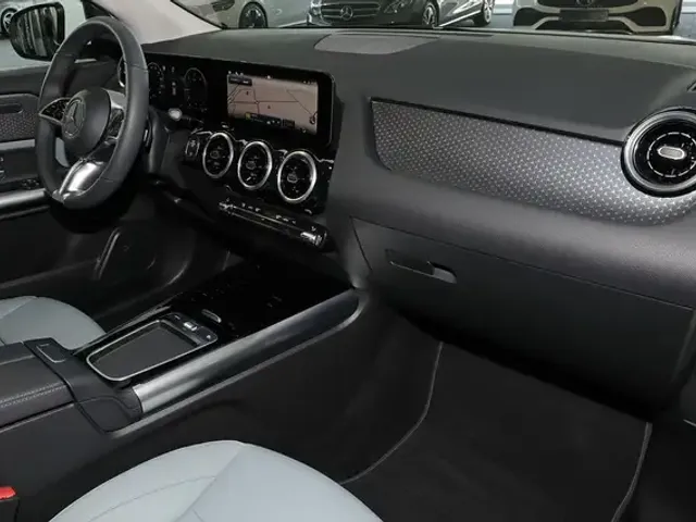 Mercedes-Benz GLA 220