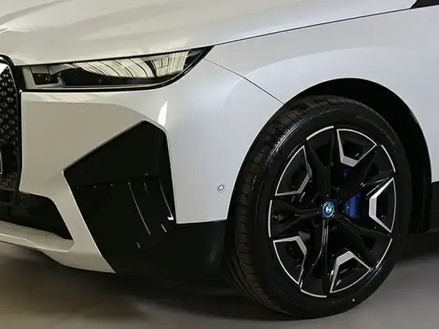 BMW iX