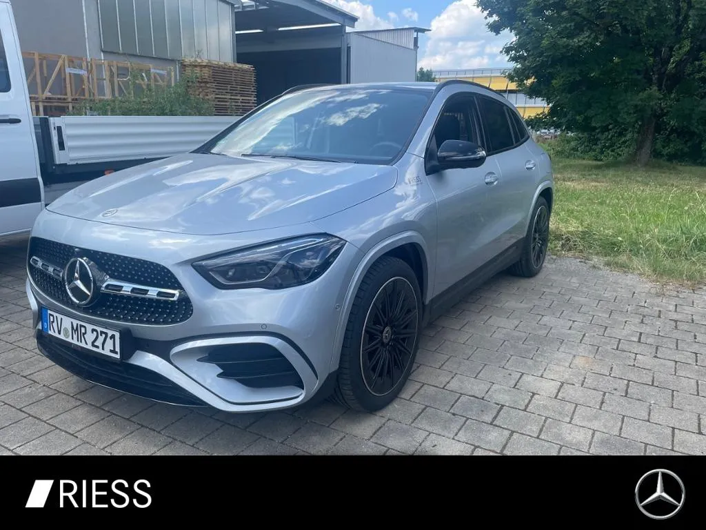 Mercedes-Benz GLA 200
