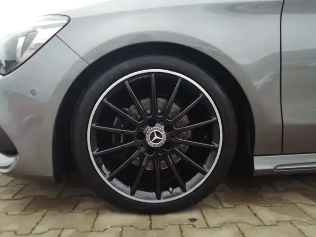 Mercedes-Benz CLA 200