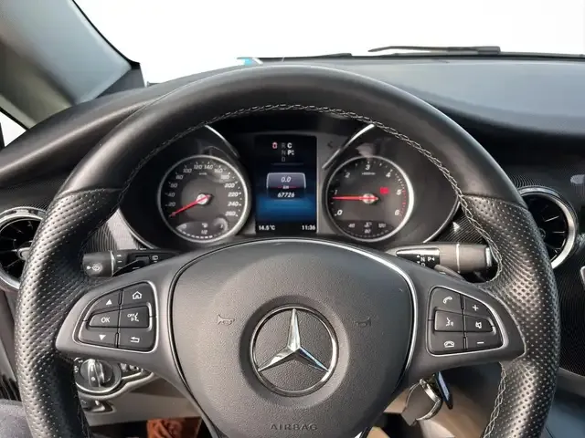 Mercedes-Benz V 220
