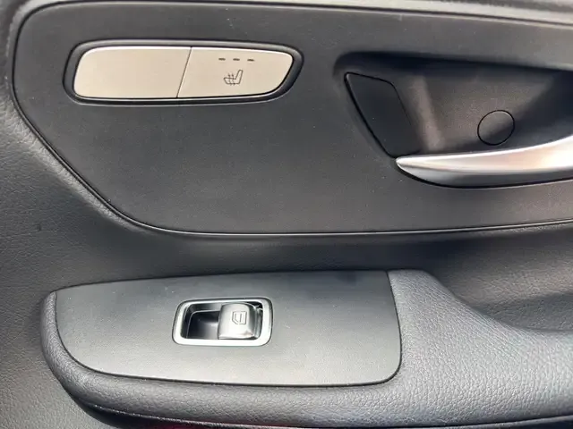 Mercedes-Benz V 220