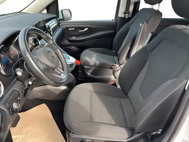 Mercedes-Benz V 220