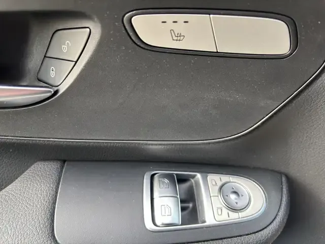 Mercedes-Benz V 220