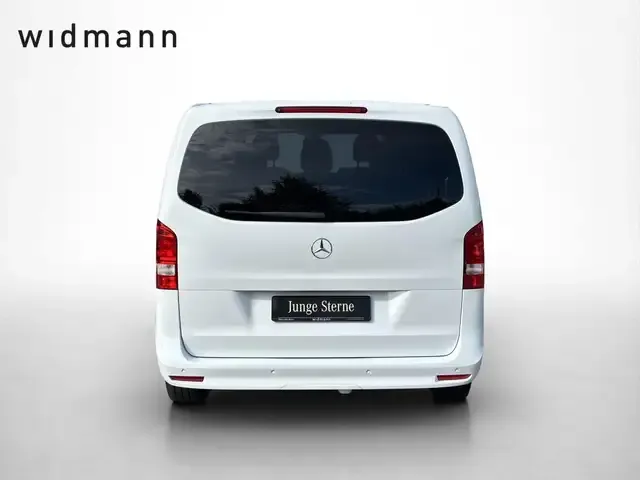 Mercedes-Benz V 220