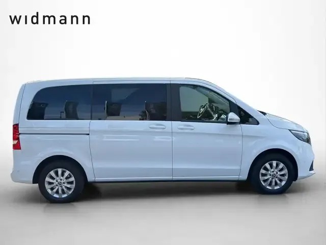 Mercedes-Benz V 220