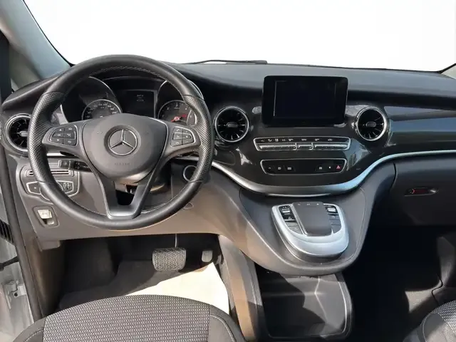 Mercedes-Benz V 220
