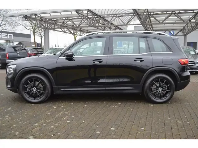 Mercedes-Benz GLB 220