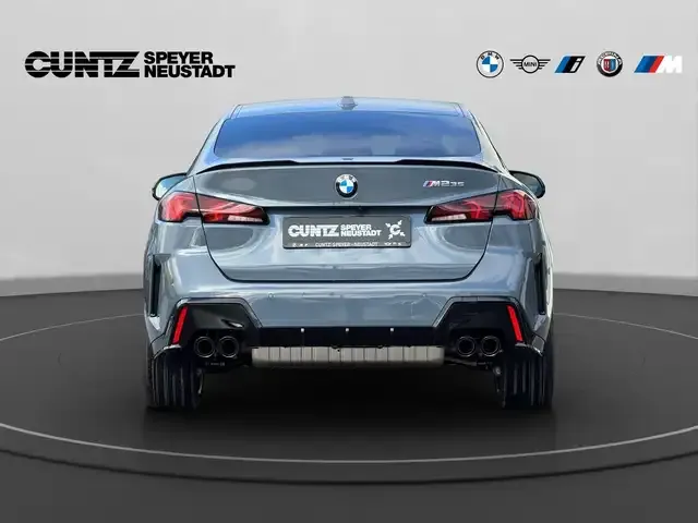 BMW 235