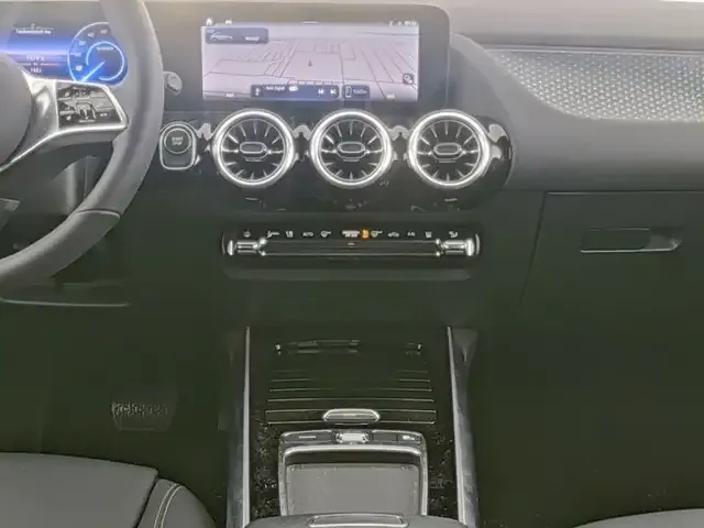 Mercedes-Benz EQA 300