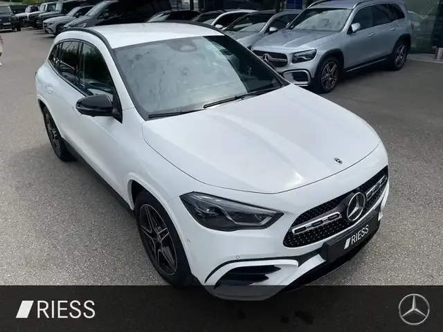 Mercedes-Benz GLA 200