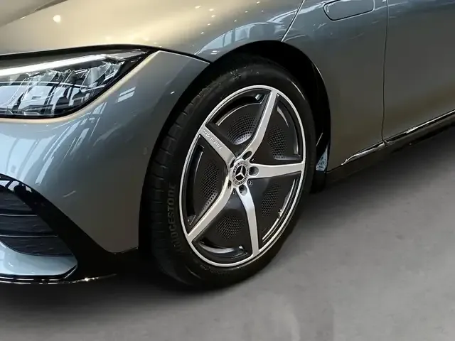 Mercedes-Benz EQE 300