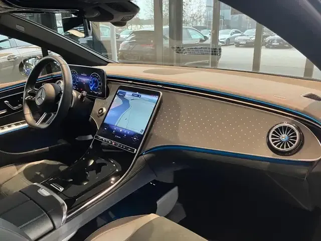 Mercedes-Benz EQE 300