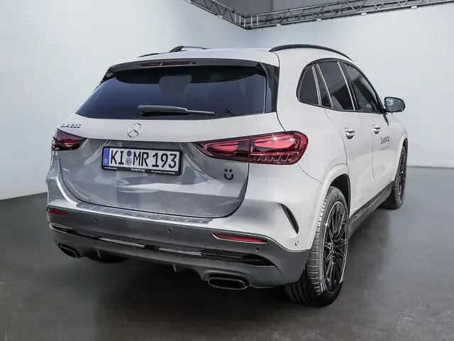 Mercedes-Benz GLA 200