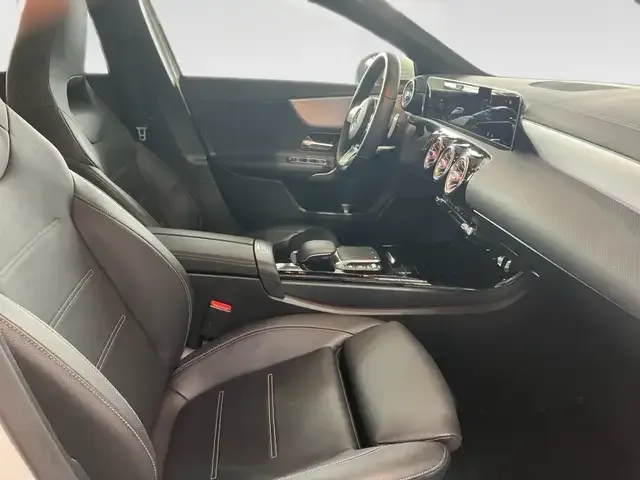 Mercedes-Benz A 220