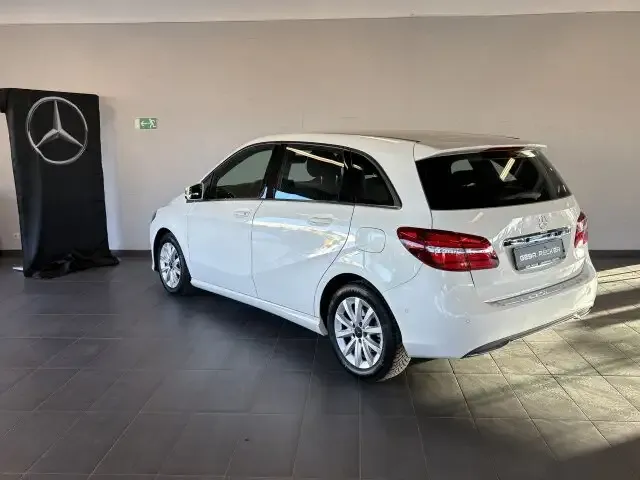 Mercedes-Benz B 180