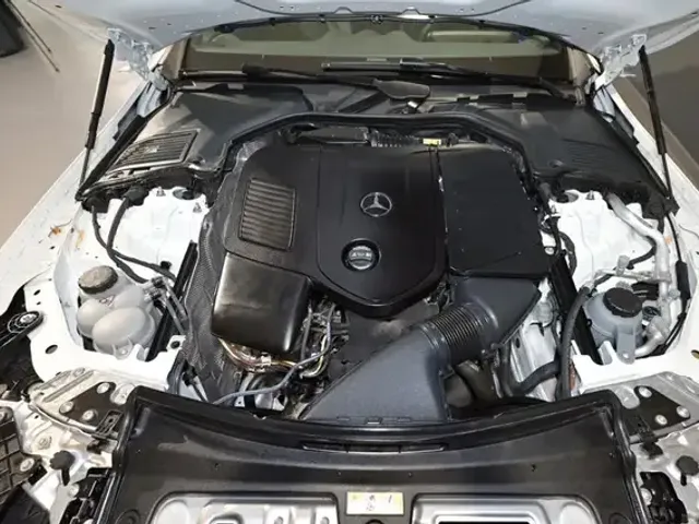 Mercedes-Benz CLE 200