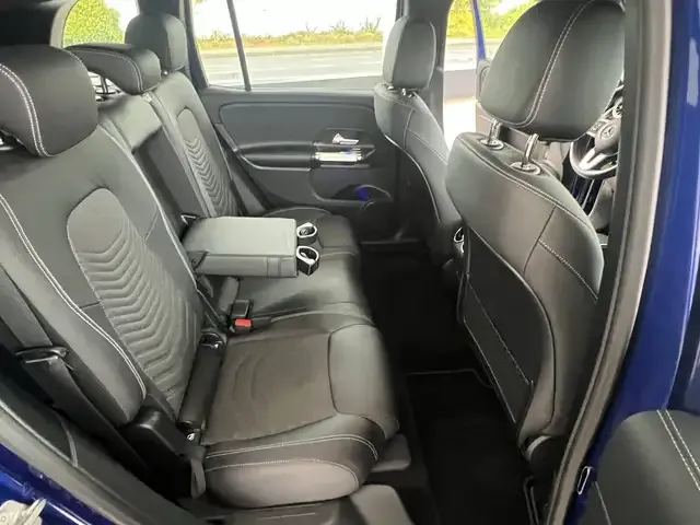 Mercedes-Benz GLB 220