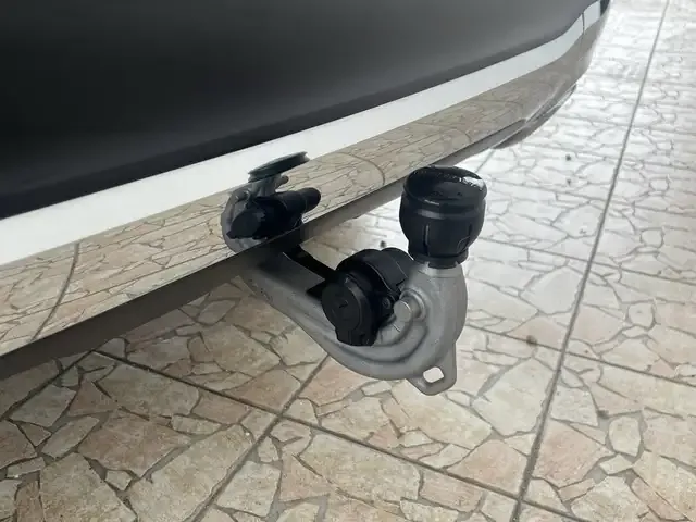 Mercedes-Benz GLB 220