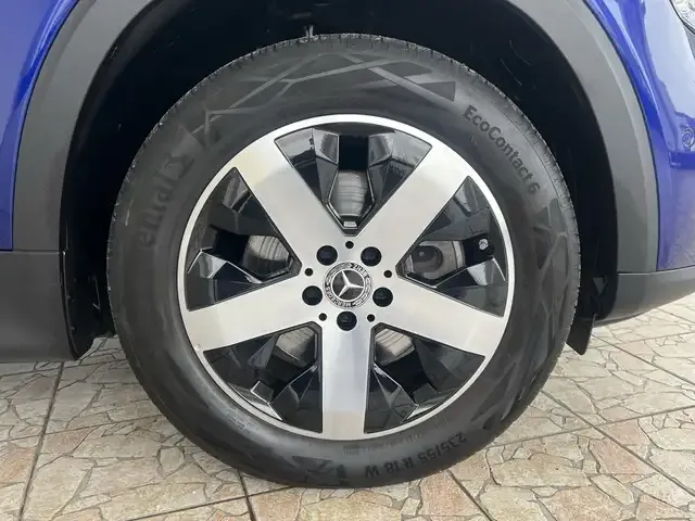 Mercedes-Benz GLB 220