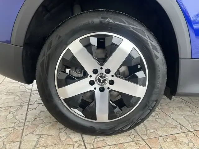 Mercedes-Benz GLB 220