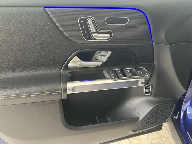 Mercedes-Benz GLB 220