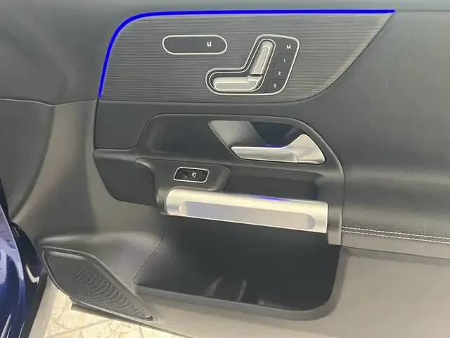 Mercedes-Benz GLB 220