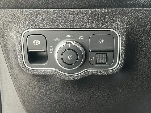 Mercedes-Benz GLB 220