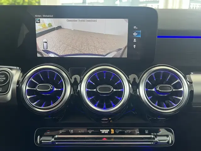 Mercedes-Benz GLB 220