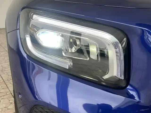 Mercedes-Benz GLB 220