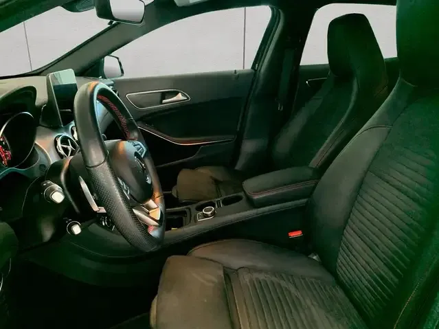 Mercedes-Benz GLA 180
