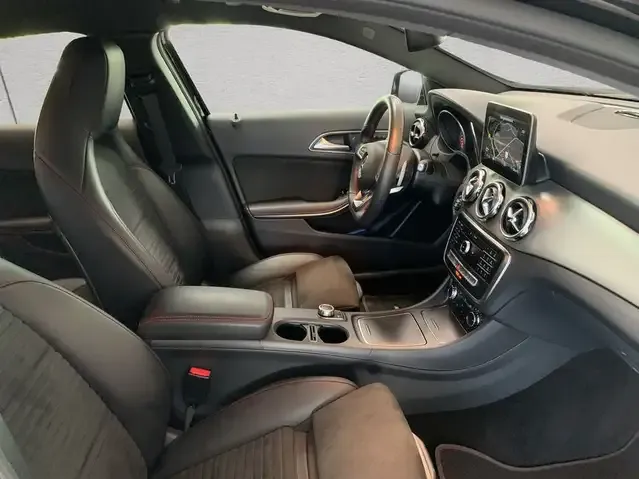 Mercedes-Benz GLA 180