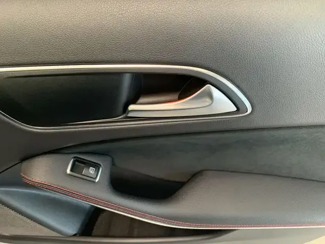 Mercedes-Benz GLA 180