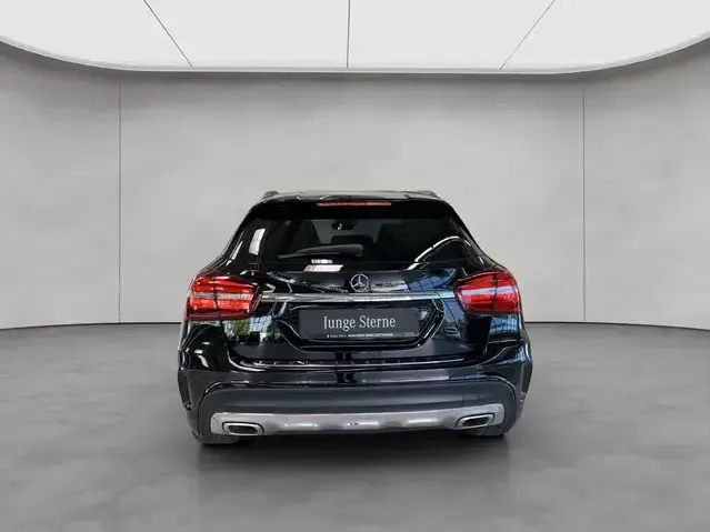 Mercedes-Benz GLA 180