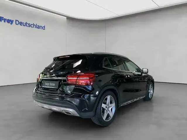 Mercedes-Benz GLA 180