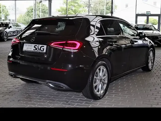 Mercedes-Benz A 220