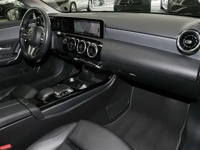 Mercedes-Benz A 220
