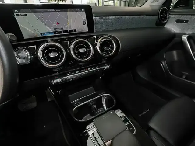 Mercedes-Benz A 220