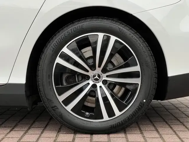 Mercedes-Benz EQE 300