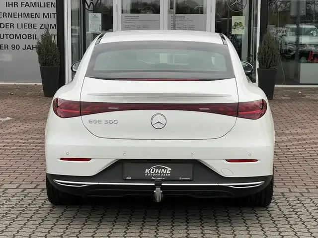 Mercedes-Benz EQE 300
