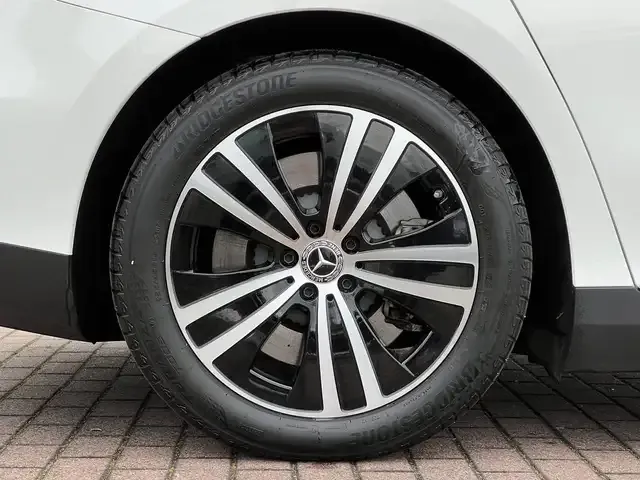 Mercedes-Benz EQE 300