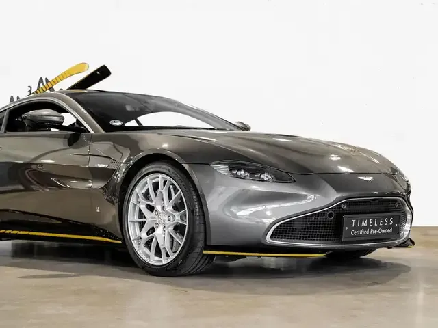 Aston Martin V8