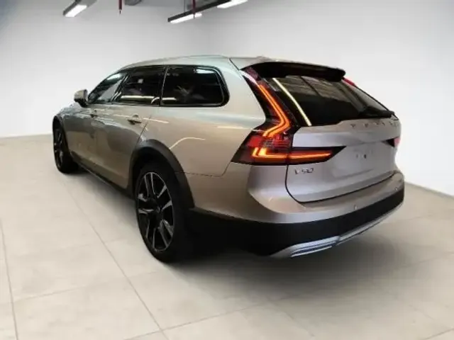 Volvo V90 Cross Country