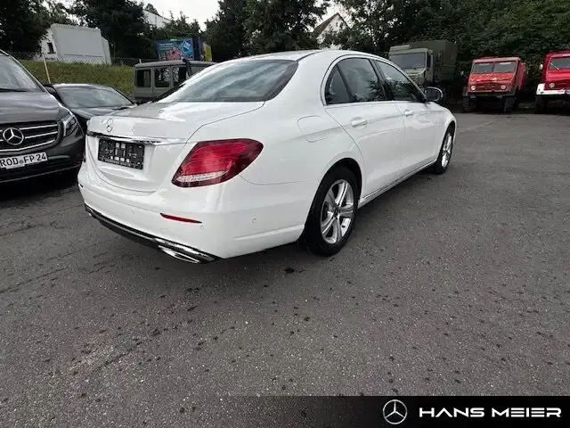 Mercedes-Benz E 200