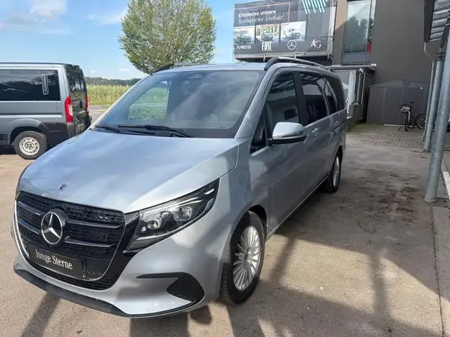 Mercedes-Benz V 250