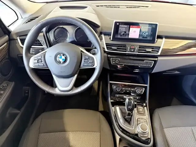 BMW 218