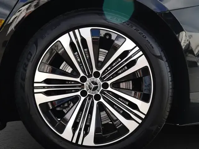 Mercedes-Benz EQS