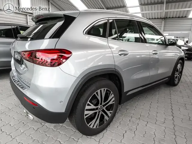 Mercedes-Benz GLA 180