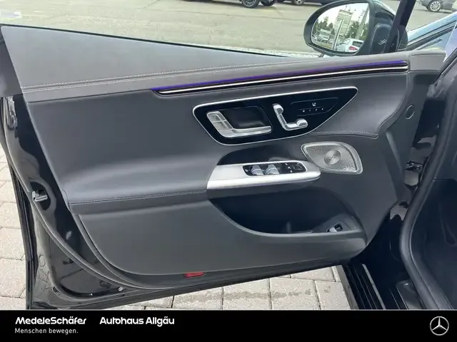 Mercedes-Benz EQE 300