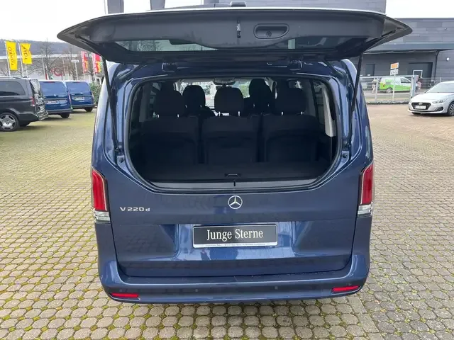 Mercedes-Benz V 220